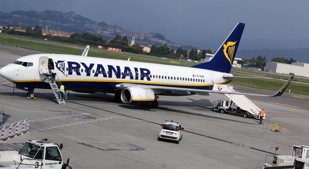 Bagaglio a mano Ryanair 2024: nuove regole peso e misure - Mamma