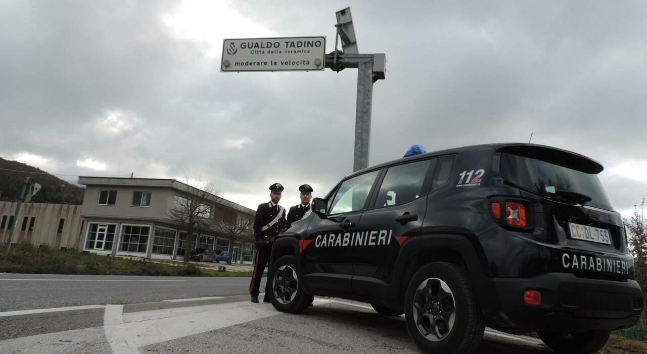 Gualdo Tadino, guardia giurata uccide la moglie in casa e si toglie la vita: la coppia era sposata da un anno