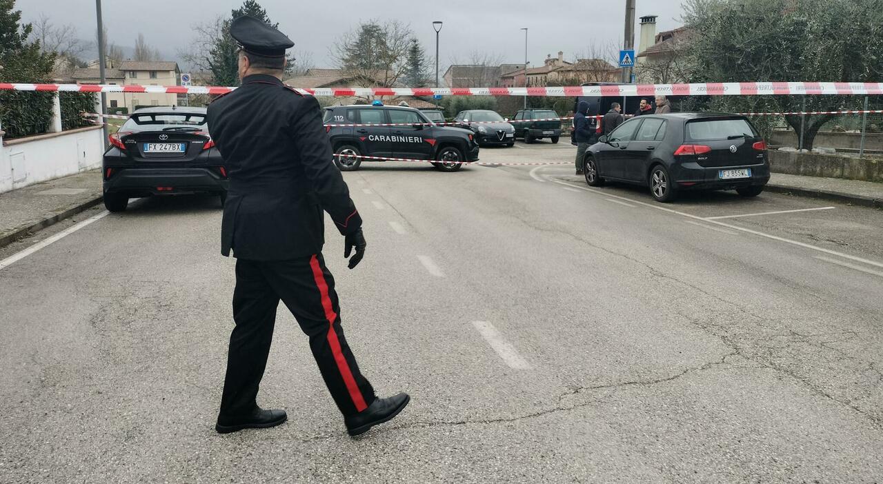 Gualdo Tadino, guardia giurata uccide la moglie in casa e si toglie la vita: la coppia era sposata da un anno