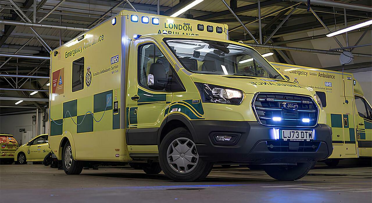 Ford E-Transit, test superati al London Ambulance Service