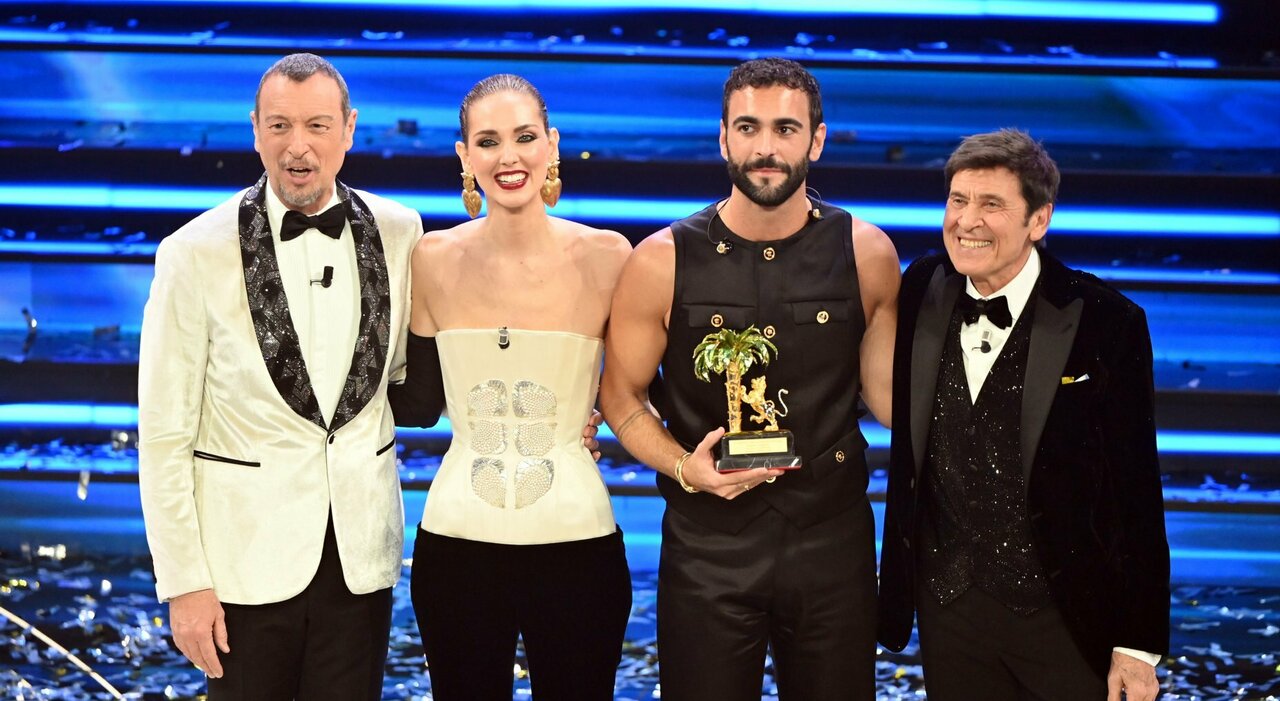 Sanremo, la finale trionfo di Mengoni, Chiara Ferragni, il bacio di Fedez e la lettera di Zelensky