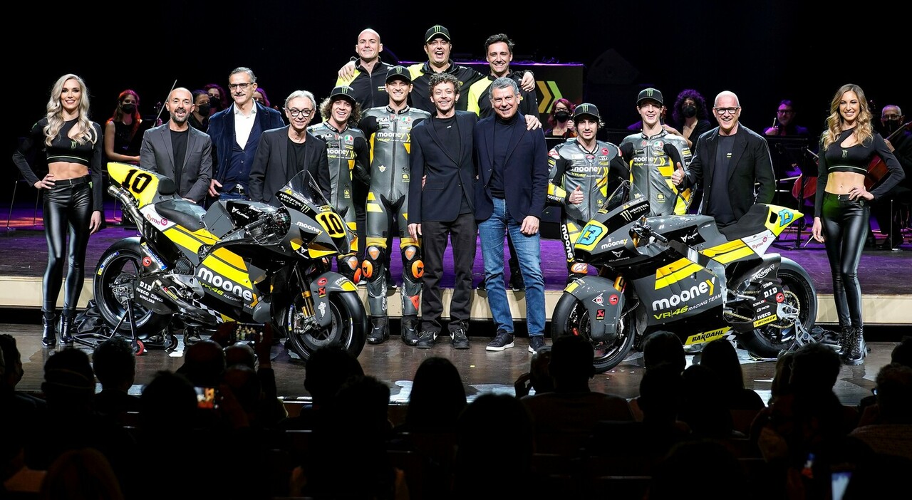 Il Mooney VR46 Racing Team, la scuderia nata su impulso di Valentino Rossi che, nel Teatro Rossini di Pesaro, ha svelato le livree alla presenza dello stesso nove volte campione del mondo