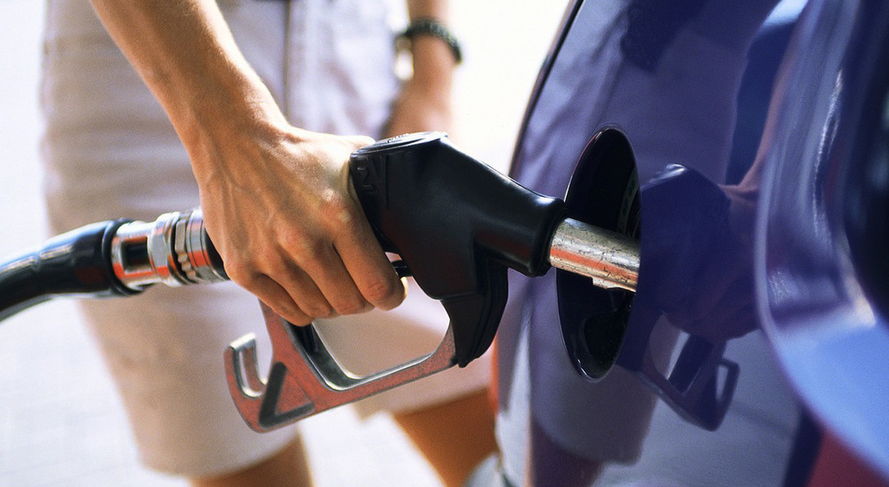 Carburanti, in leggera discesa i prezzi di benzina e diesel