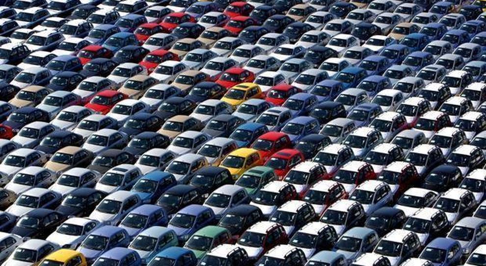 Mercato auto, a marzo in Italia vendite in calo del 5,75%. Scendono del 1,55% nel primo trimestre 2018