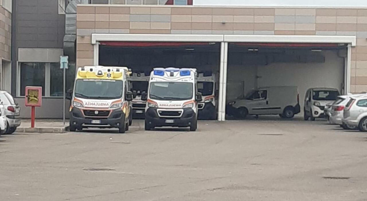 Lecce, ancora caos al Pronto soccorso: ambulanze con i pazienti all