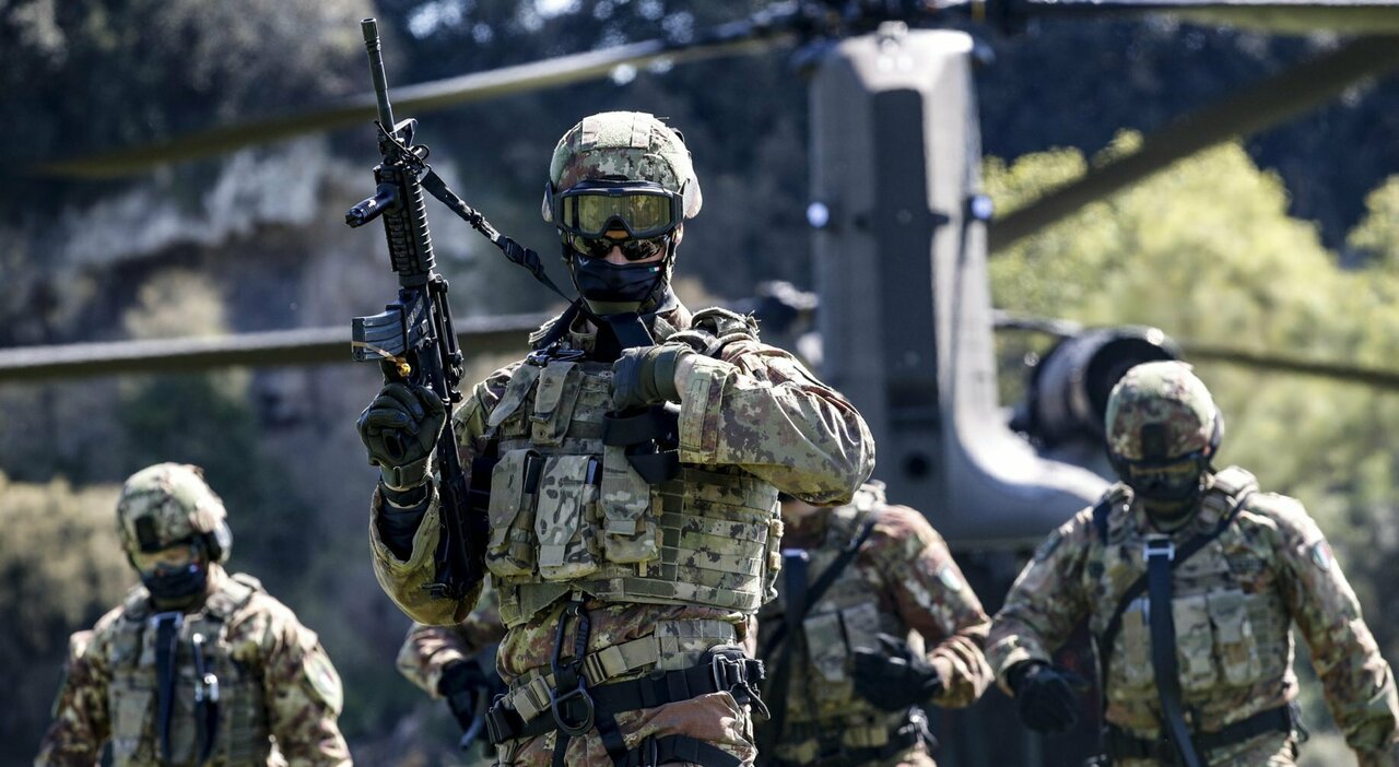 Ucraina, l'esercito italiano si prepara per la guerra: reparti in assetto  combat. Scatta la modalità “warfighting”