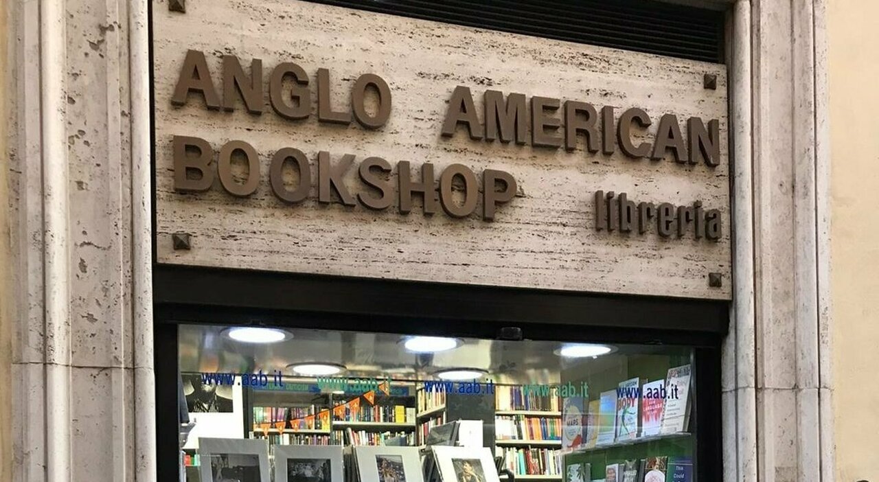 Addio alla storica libreria di via della Vite: i costi insostenibili segnano la fine di un’era.