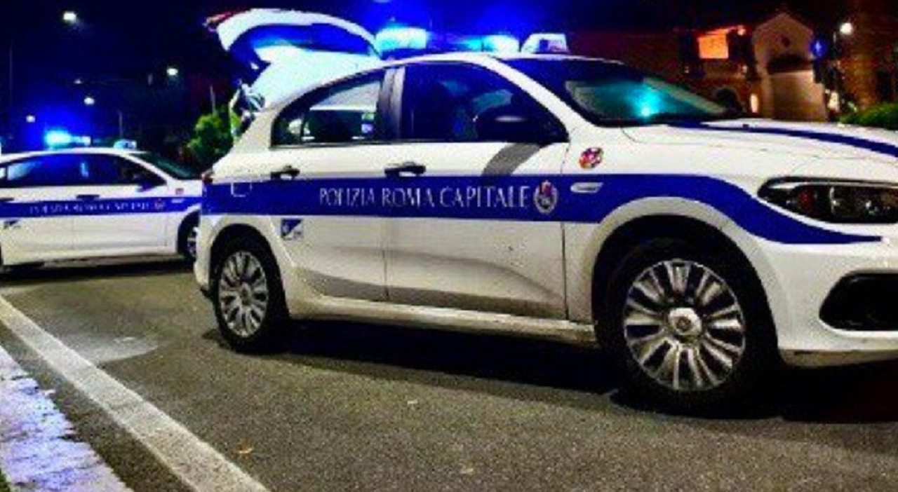 Roma, investito e ucciso a 57 anni mentre attraversa la strada: l