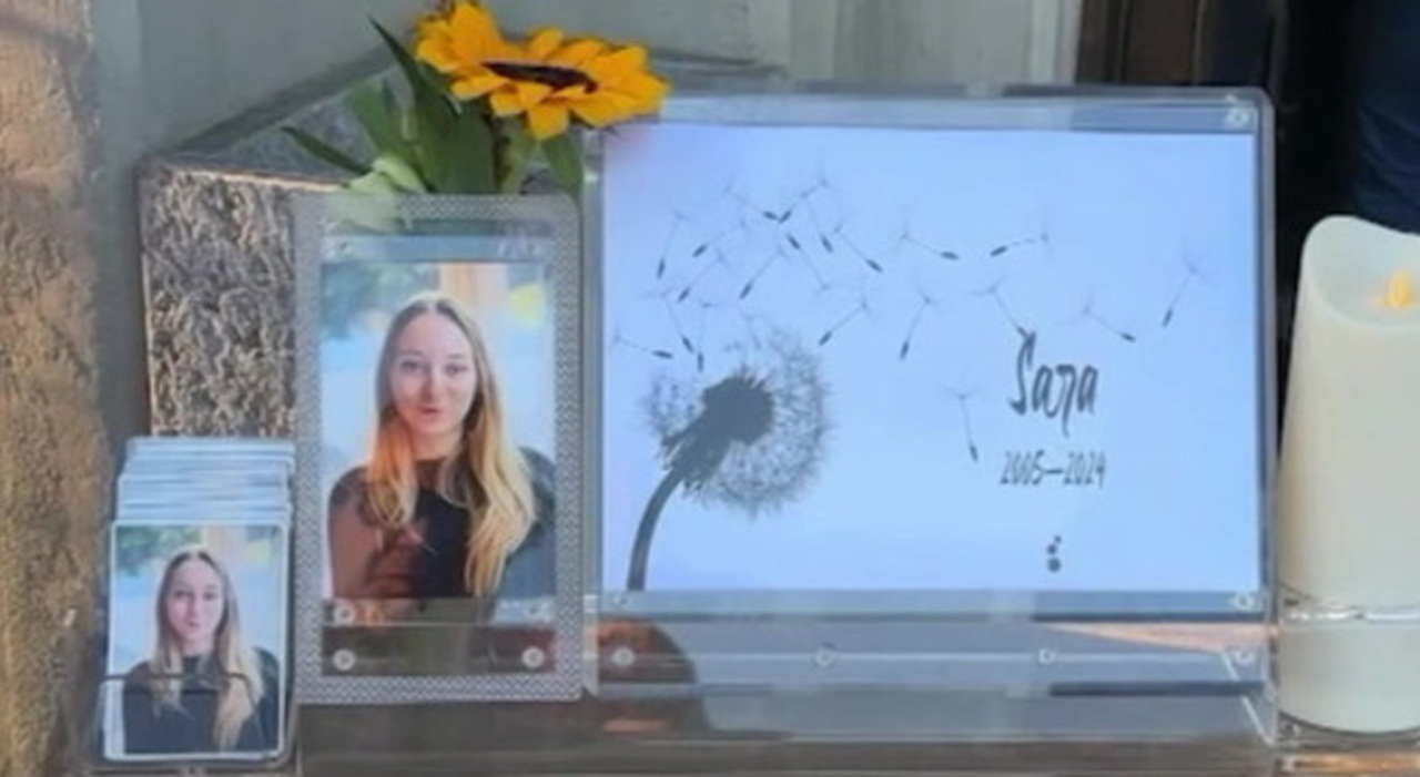 Sara Centelleghe, in centinaia ai funerali della 18enne «Perché tanta