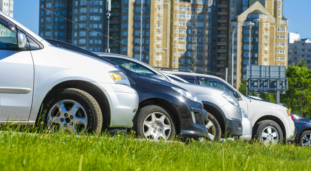 Auto in attesa di essere vendute