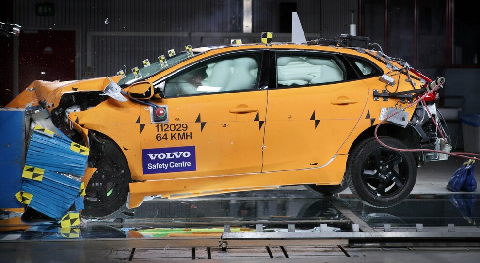 Un crash test nel Volvo Safety Centre