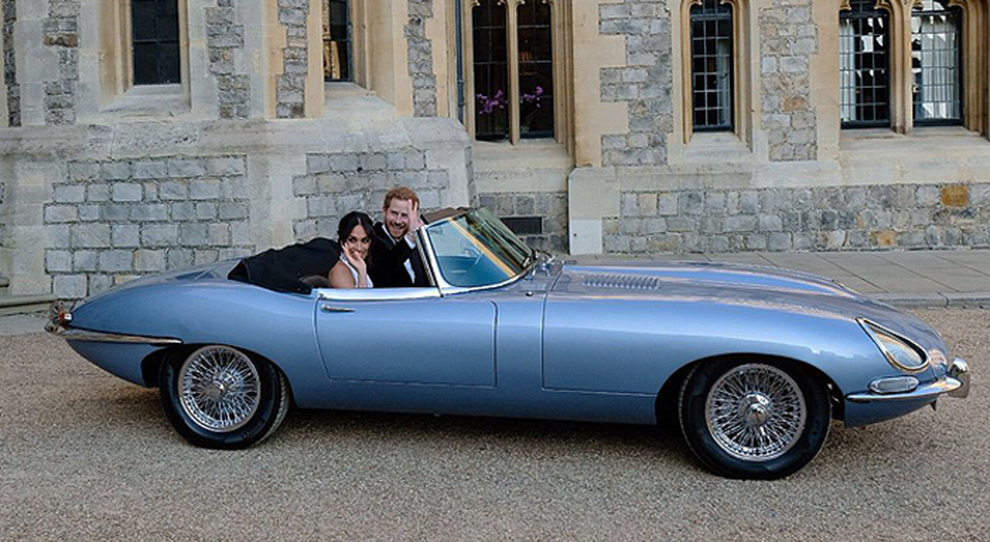 La Jaguar E-Type Zero concept con cui Harry e Meghan sono usciti dalla Frogmore House dopo il ricevimento di nozze