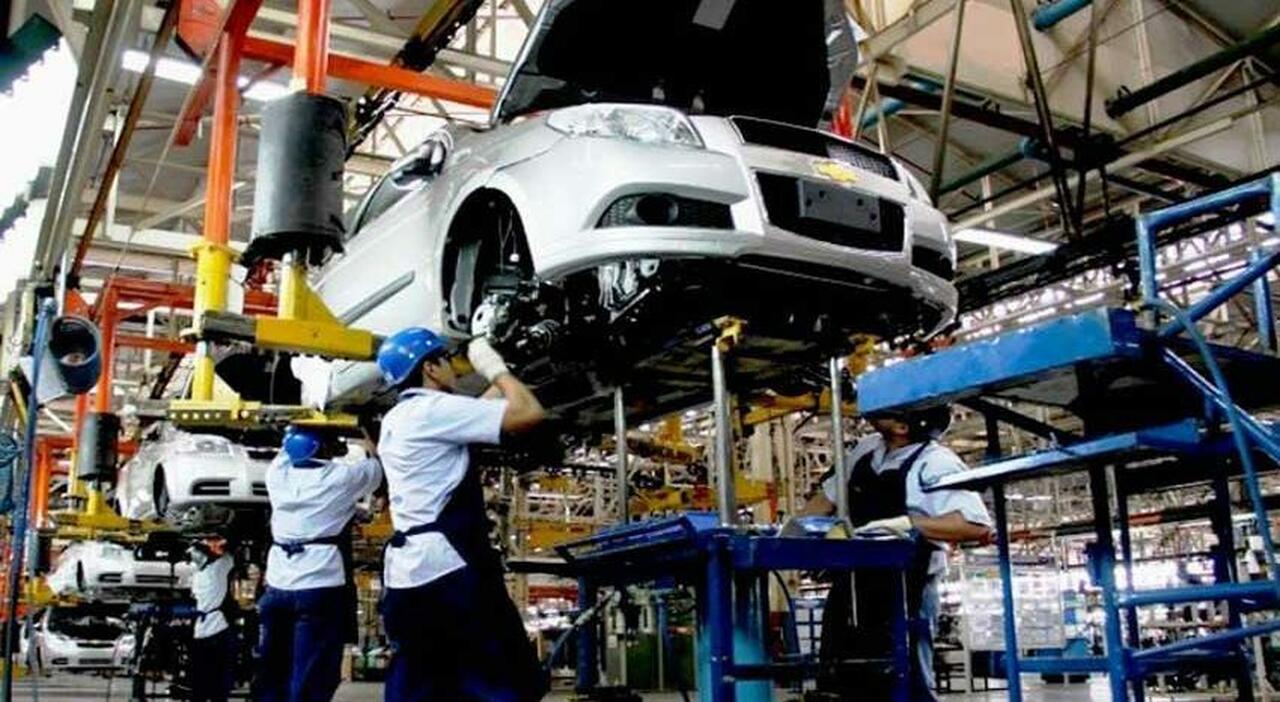 Automotive, settore in crisi. Calo delle commesse per Stellantis: in Puglia a rischio 9mila posti di lavoro