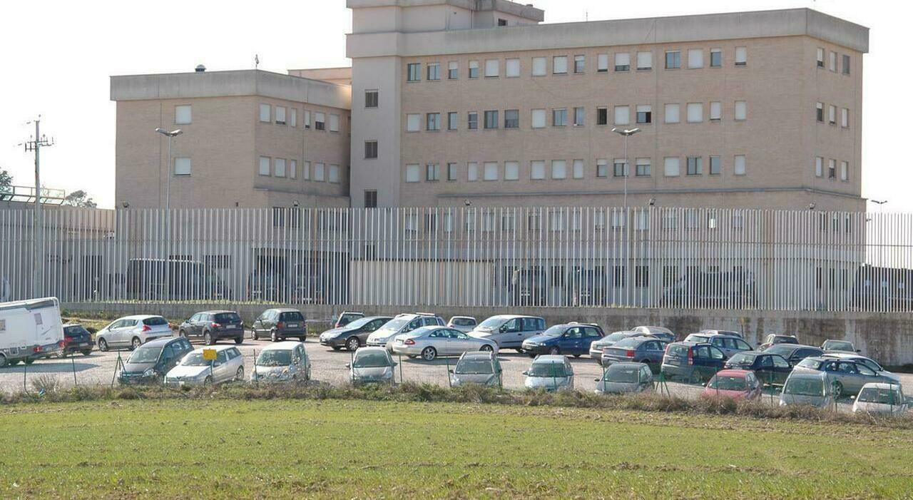 Smura una grata per la fuga dal carcere di Montacuto. Scappa dal bagno, catturato un detenuto