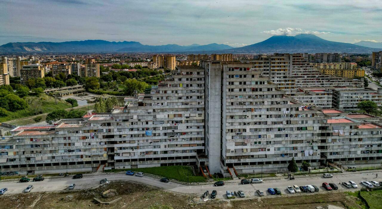 Scampia, sgombero immediato delle Vele per una cinquantina di famiglie: il sindaco Manfredi firma l