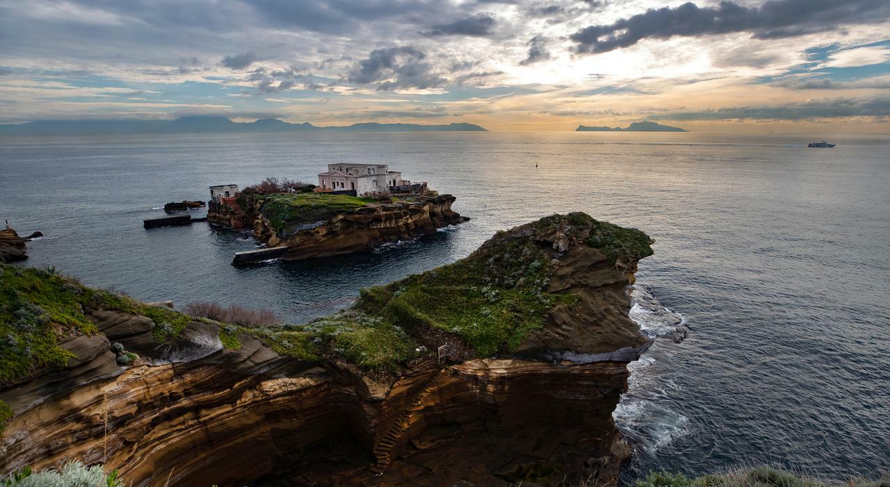 Napoli, stop abusi edilizi a Posillipo: «Salviamo i tesori archeologici»