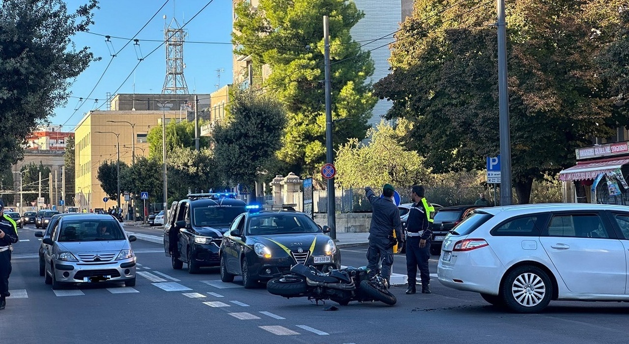 Lecce, ennesimo incidente lungo i viali della città: ferito un motociclista