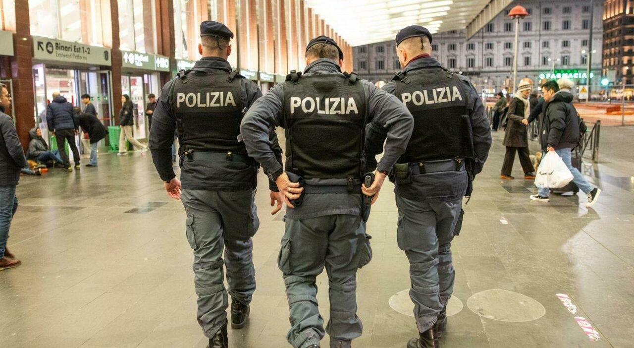 Rapina choc a Termini: turista ferito a coltellate. Era intervenuto in difesa di un’amica aggredita davanti alla metro