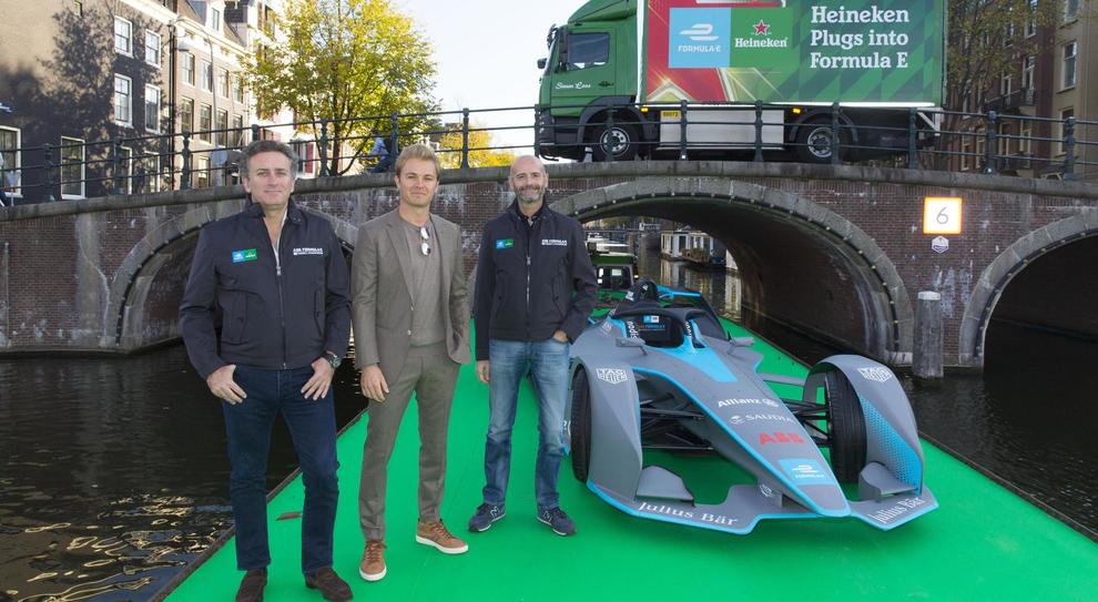 Da sinistra Alejandro Agag, ceo della Formula E, Nico Rosberg e Gianluca Di Toldo, senior Director Global di Heineken