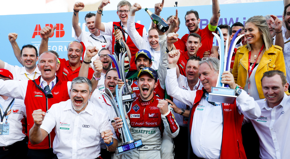 Il team Audi festeggia la doppietta nell'E-Prix di casa