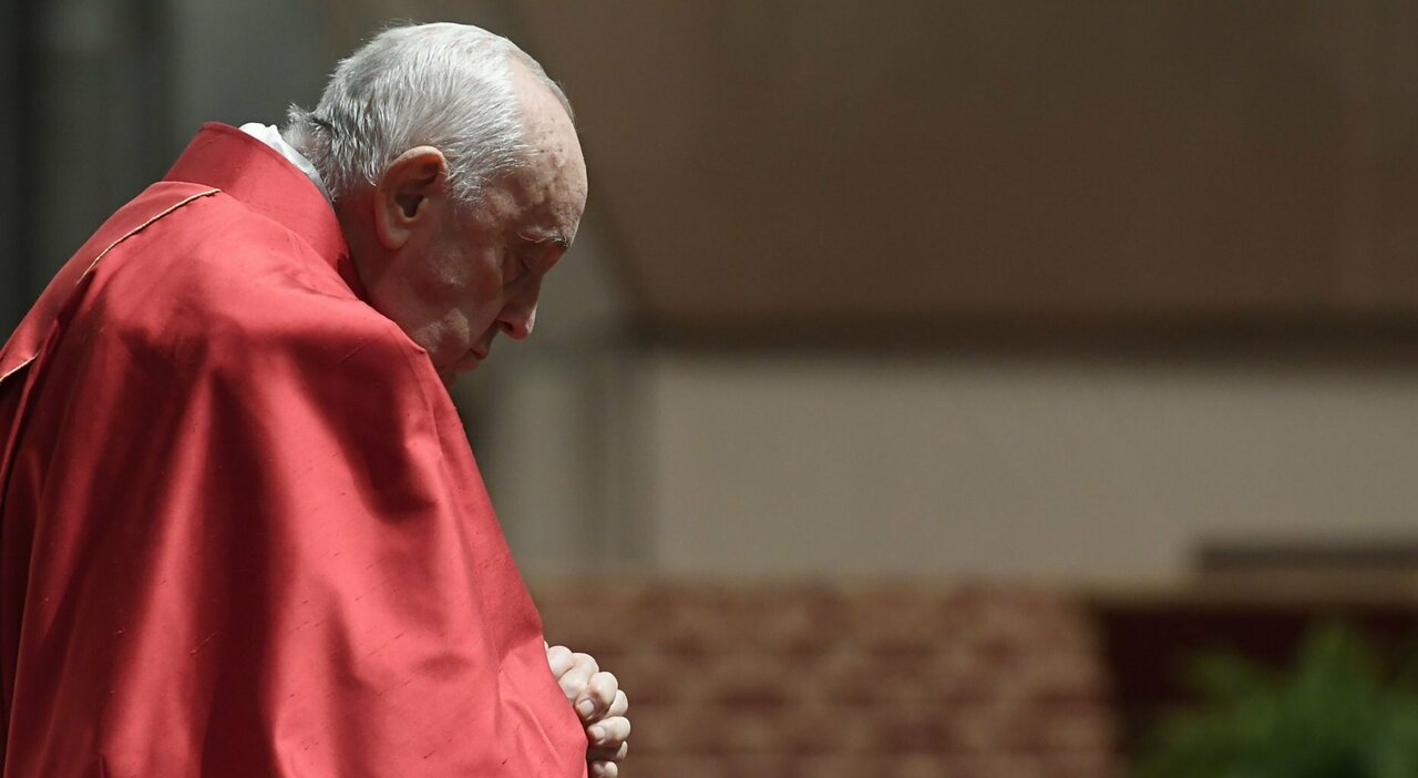 Papa Francesco rinuncia (di nuovo) alla Via Crucis: «Devo conservare la salute per la Messa di Pasqua»
