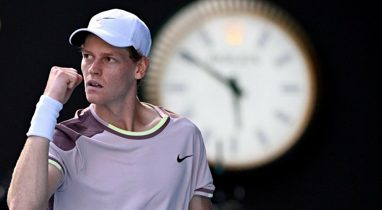 Jannik Sinner, le phénomène du tennis, atteint la finale de l'Open d'Australie en battant Djokovic