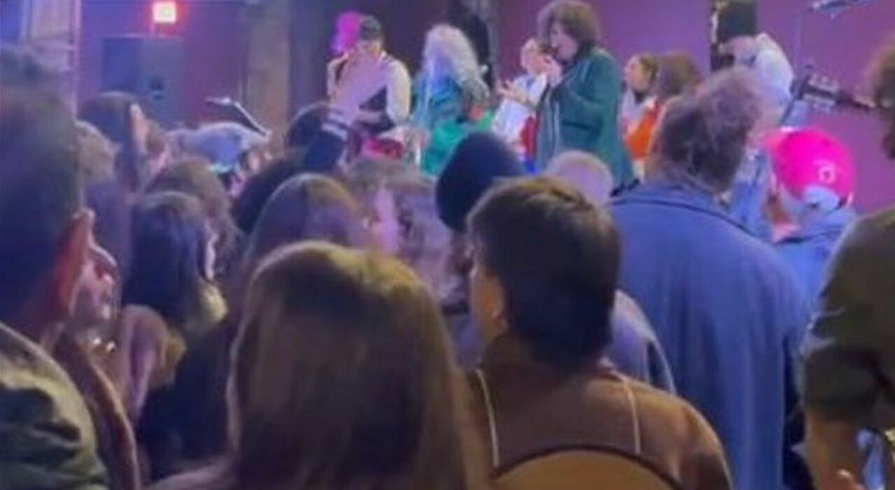 esplosione a rialto al concerto di carnevale ferito tecnico del suono portato in ospedale ho visto il fumo salire da dietro il palco da Ilgazzettino.it esplosione a rialto al concerto di carnevale ferito tecnico del suono portato in ospedale ho visto il fumo salire da dietro il palco