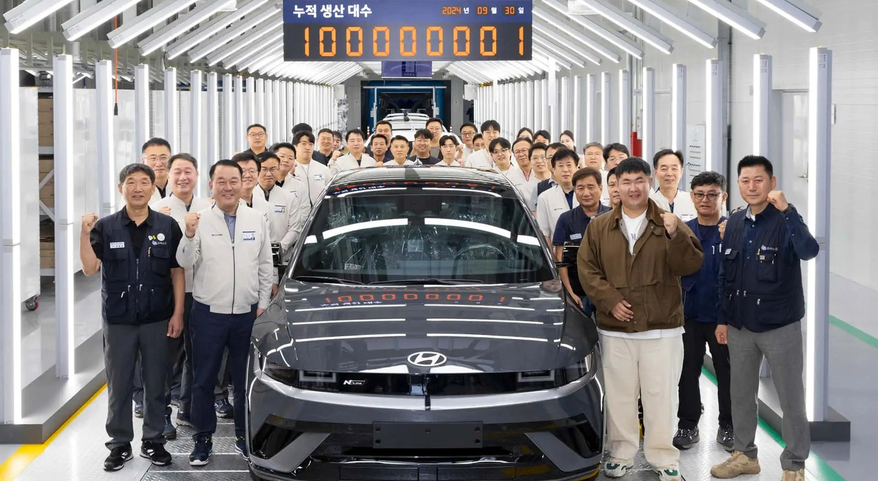La cerimonia presso lo stabilimento di Ulsan, in Corea