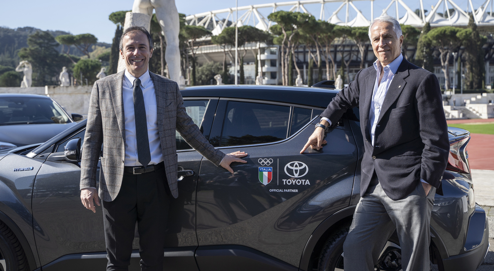 Da sinistra L'ad di Toyota Italia Mauro Caruccio con il presidente del Coni Giovanni Malagò