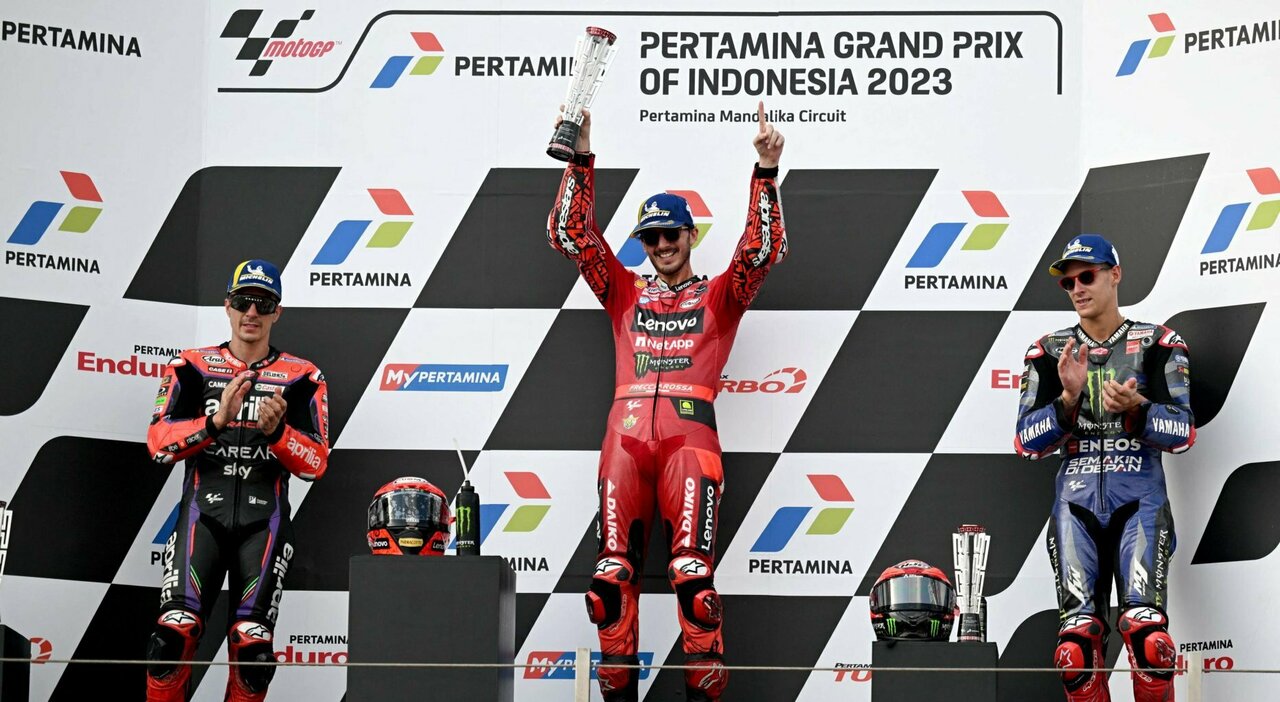 Francesco Bagnaia su Ducati vince il Gran Premio d Indonesia classe MotoGp e torna in testa alla classifica del Mondiale