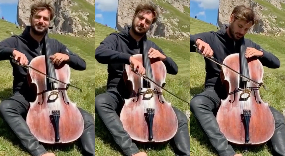 Suona il violoncello tra le montagne, incanta i social