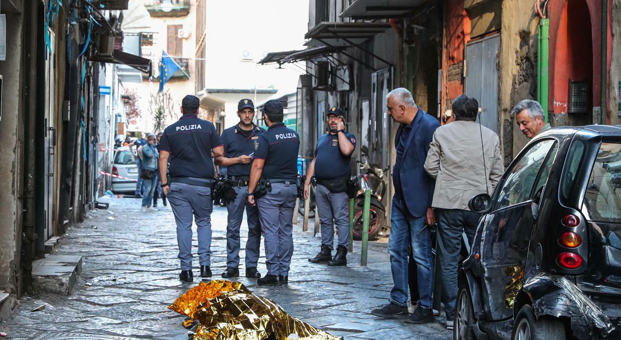 Napoli, agguato alla Duchesca; ucciso davanti al figlio di 11 anni: «Il piccolo si è salvato»