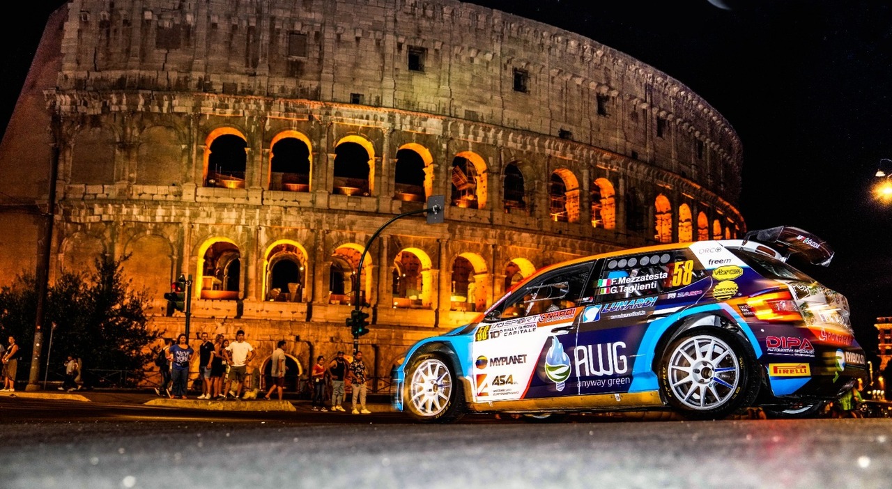 Al Colosseo l'imperdibile cerimonia di partenza del Rally di Roma Capitale