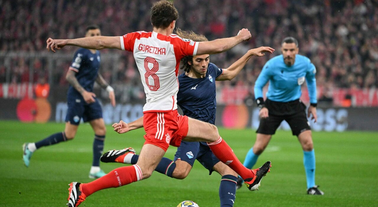 Brief Interruption in Bayern vs Lazio Match Due to Referee's Watch Malfunction