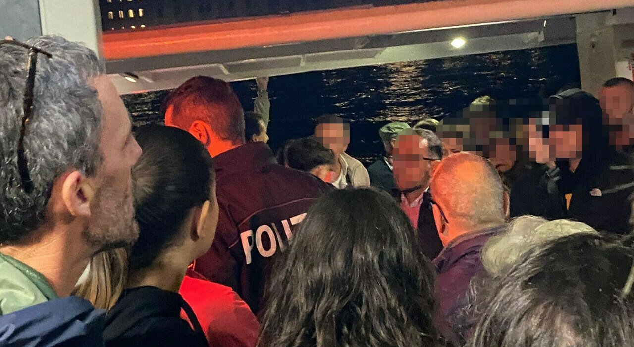 Minaccia senza motivo il marinaio Actv e poi lo colpisce con una testata mandandolo in ospedale, follia in vaporetto a Venezia