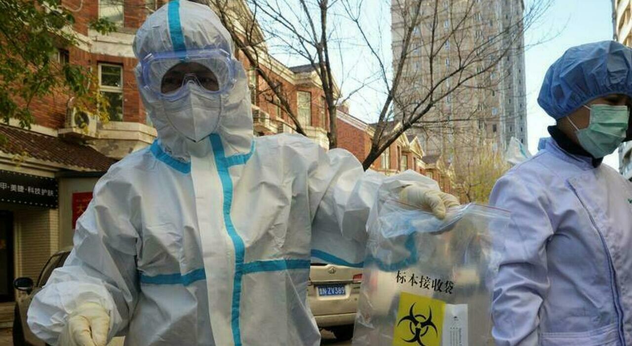 Covid, la Cia cambia versione: «La causa più probabile è la fuga del virus dal laboratorio di Wuhan»