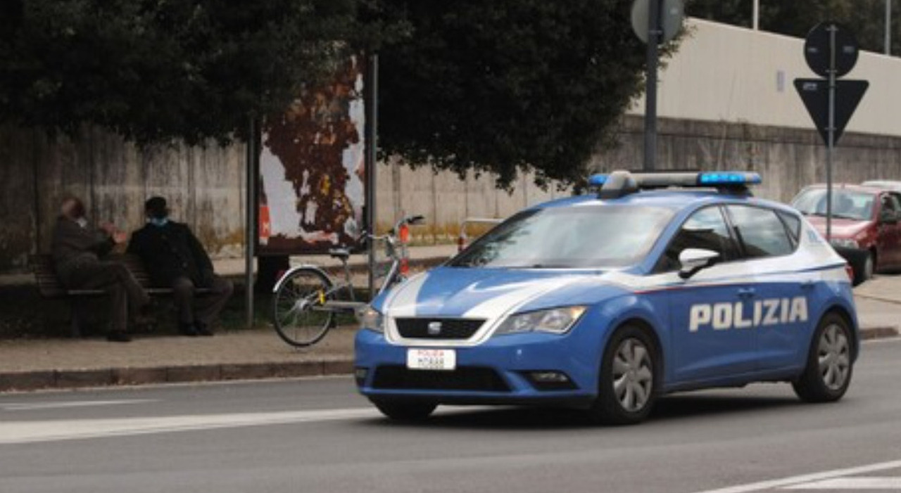 Roma, rubate decine di prosciutti dalla banda dell’Audi: si dà la caccia a 4 uomini, fuga a 200 km/h sulla berlina.