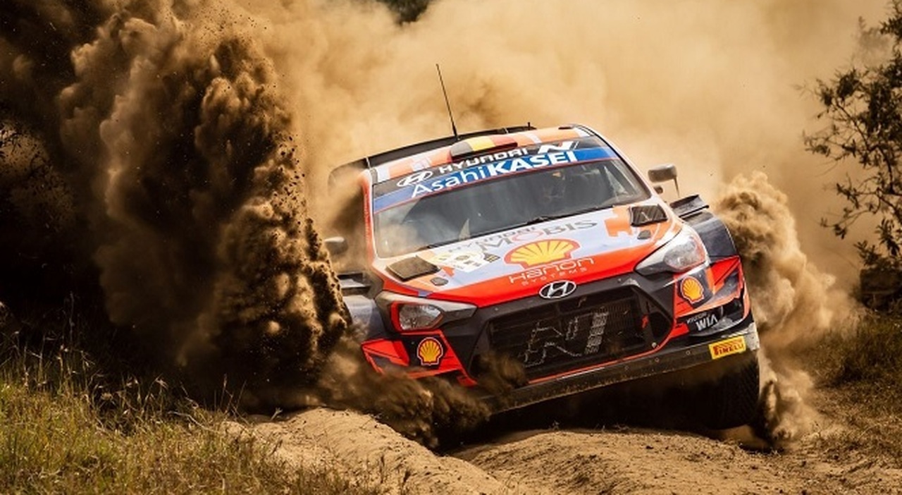 Therry Neuville con la Hyundai al Safari Rally in Kenia