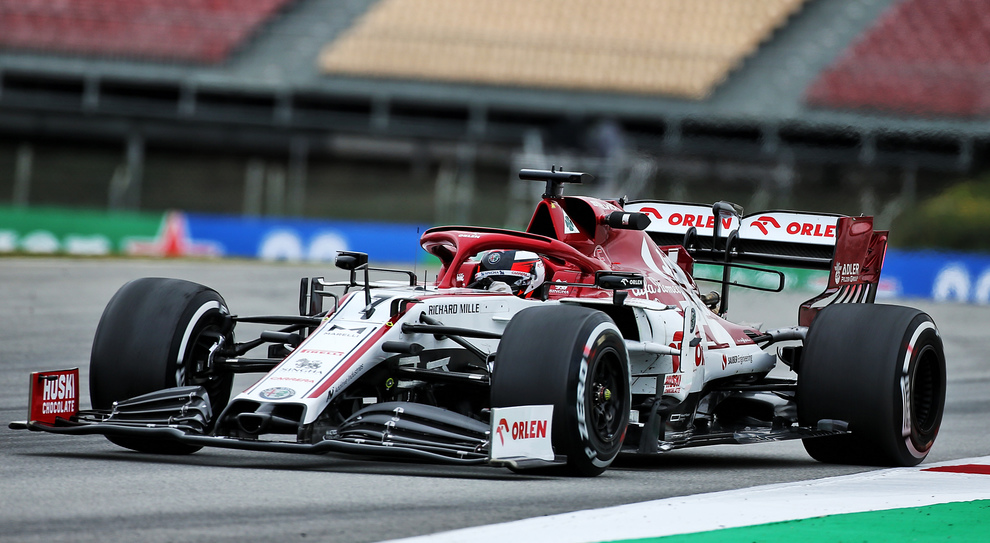 Kimi Raikkonen con l'Alfa Romeo nei test di Barcellona