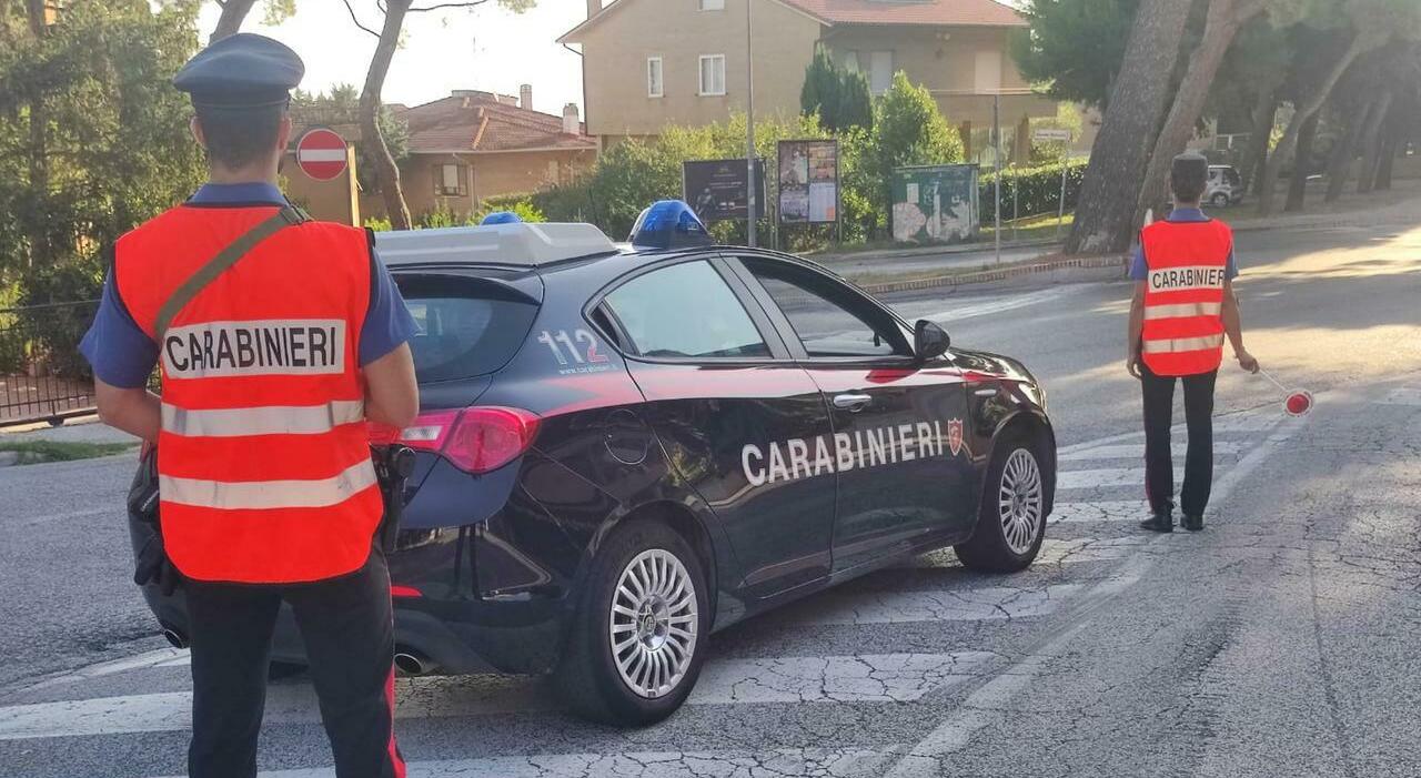 Macerata, era un fucile softair sembrava un Kalashnikov. Ferita una bambina di 8 anni. La paura della zia: «Pensavo fosse un?arma vera»