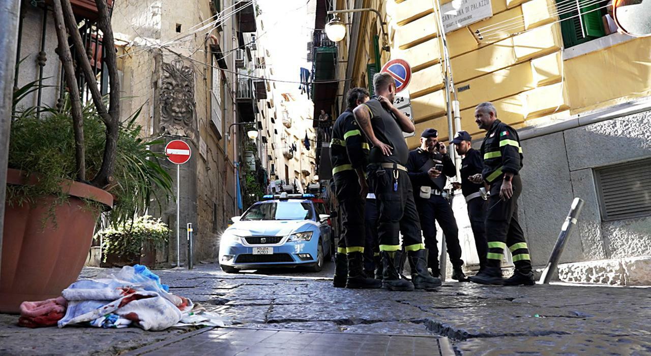 Chiara Jaconis morta a Napoli, cosa è successo? Indagine sulla statuina: «Si cercano le impronte»