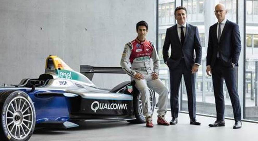 Da sinistra: Lucas De Grassi (Campione del Mondo Formula E), Alejandro Agag (CEO della Formula E) e Mark Langer (CEO di HUGO BOSS)