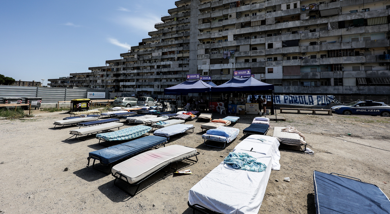 Government Aid for Displaced Families in Naples After Building Collapse