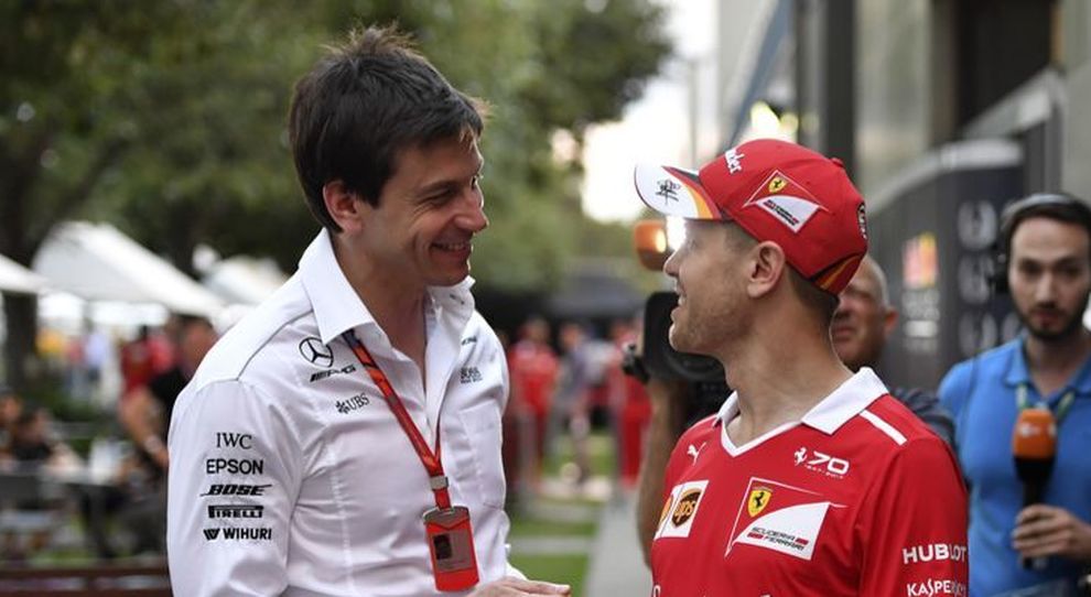 Il team principal della Mercedes Toto Wolff con Sebastian Vettel