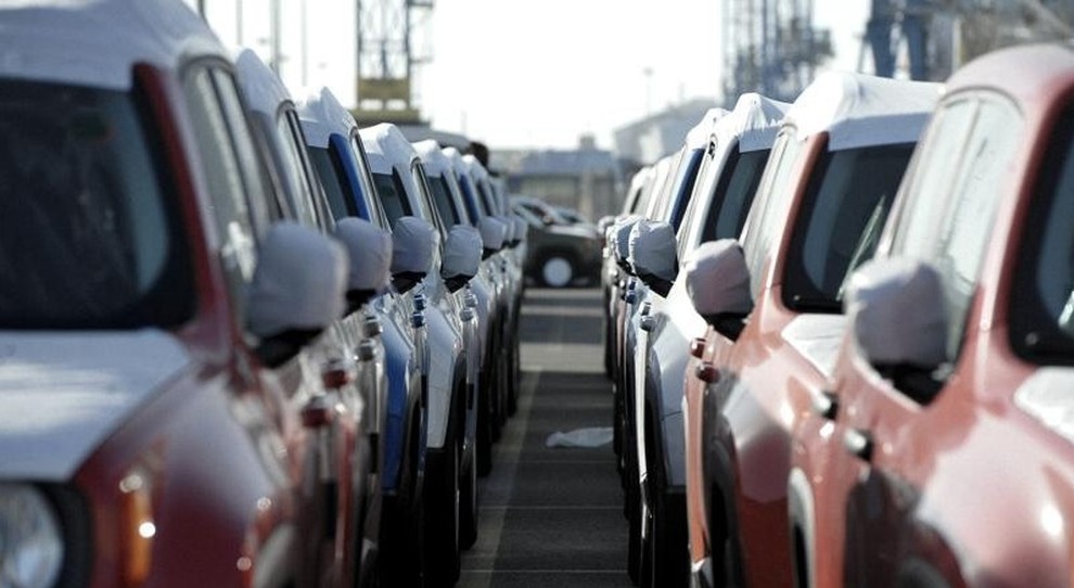 Mercato auto, partenza in rosso per le vendite in Italia: -5,9%. Fca inizia l’anno in positivo