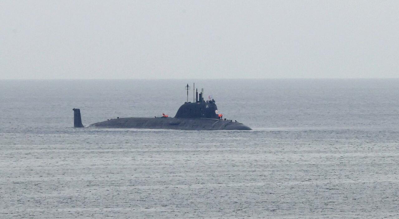 Il sottomarino nucleare russo Kazan (con missili ipersonici Zircon) avvistato al largo della Scozia: la rotta della flotta di Putin