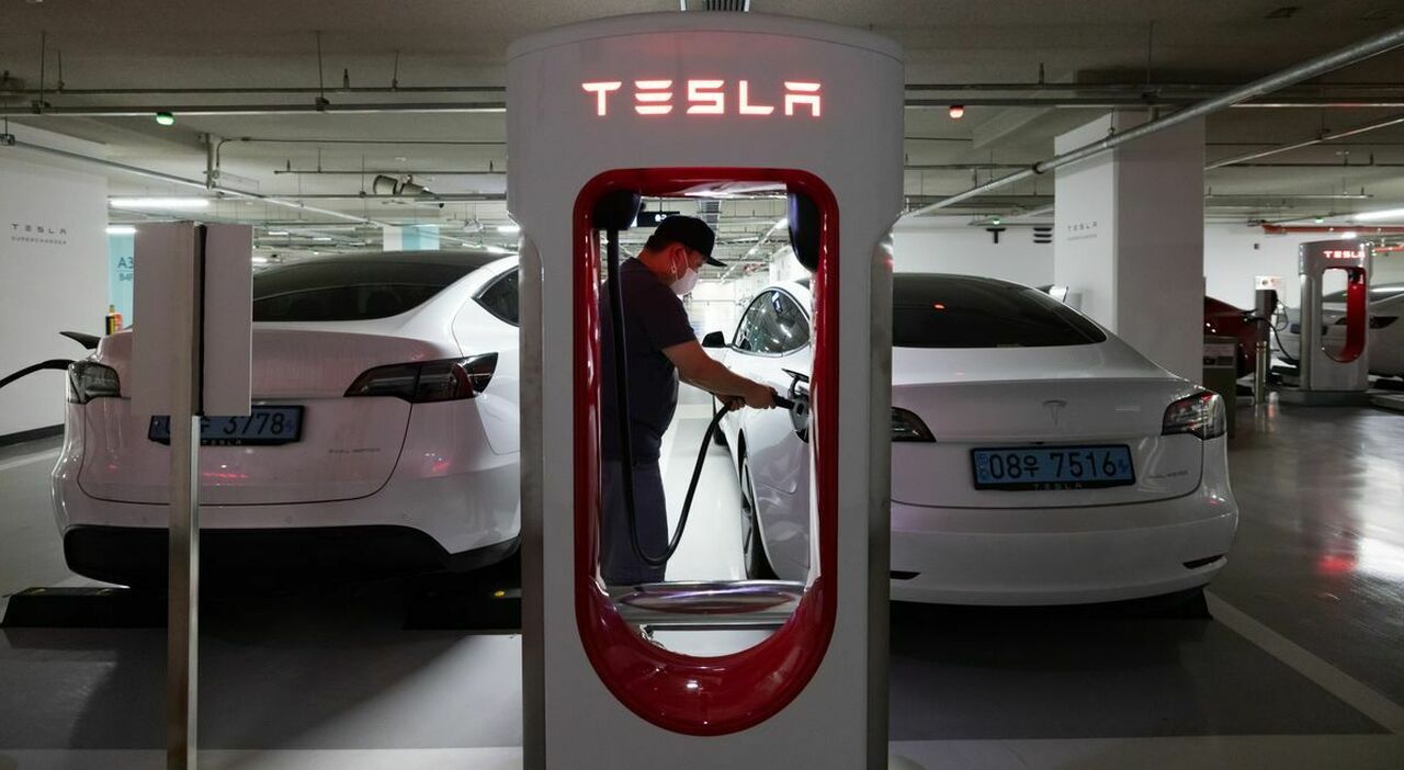 Due Tesla in ricarica in Corea del Sud