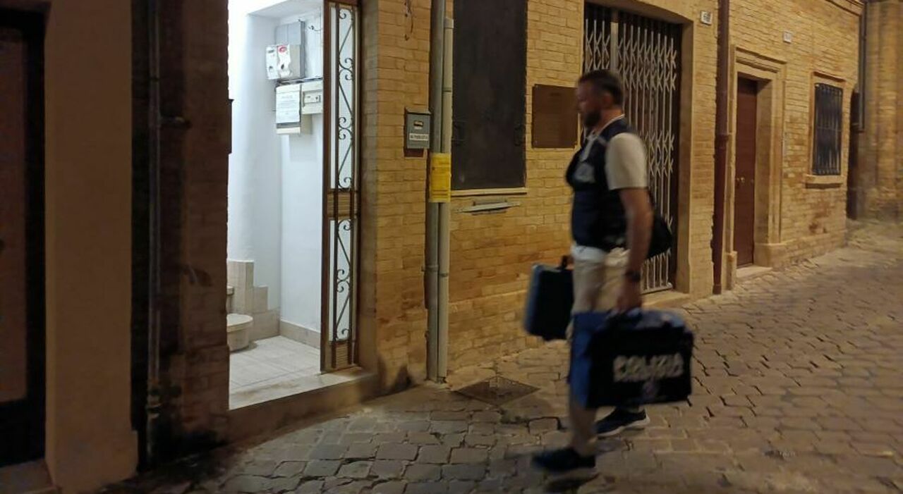 Non risponde al telefono, la scoperta choc: grafico ed ex docente trovato morto in casa a Macerata