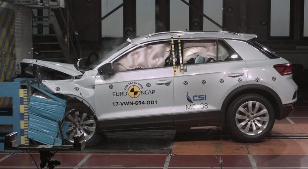 La Volkswagen T-Roc durante i crash test
