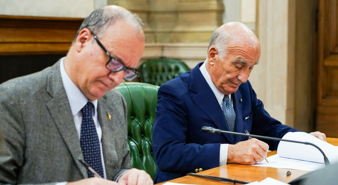Il ministro dell'istruzione Valditara ed il presidente dell'Aci Sticchi Damiani firmano il protocollo d'intesa